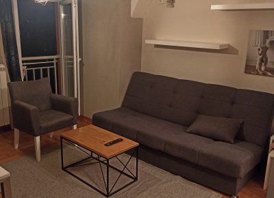 IMG202204061954271649272737